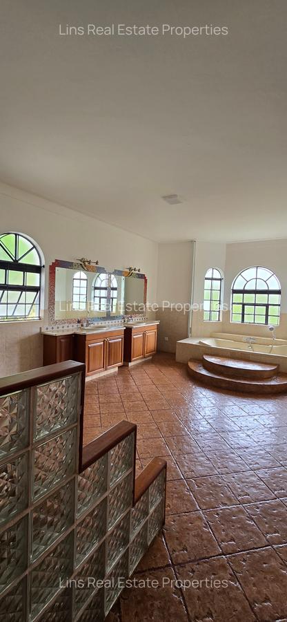 5 Bed House with En Suite in Nyari - 17