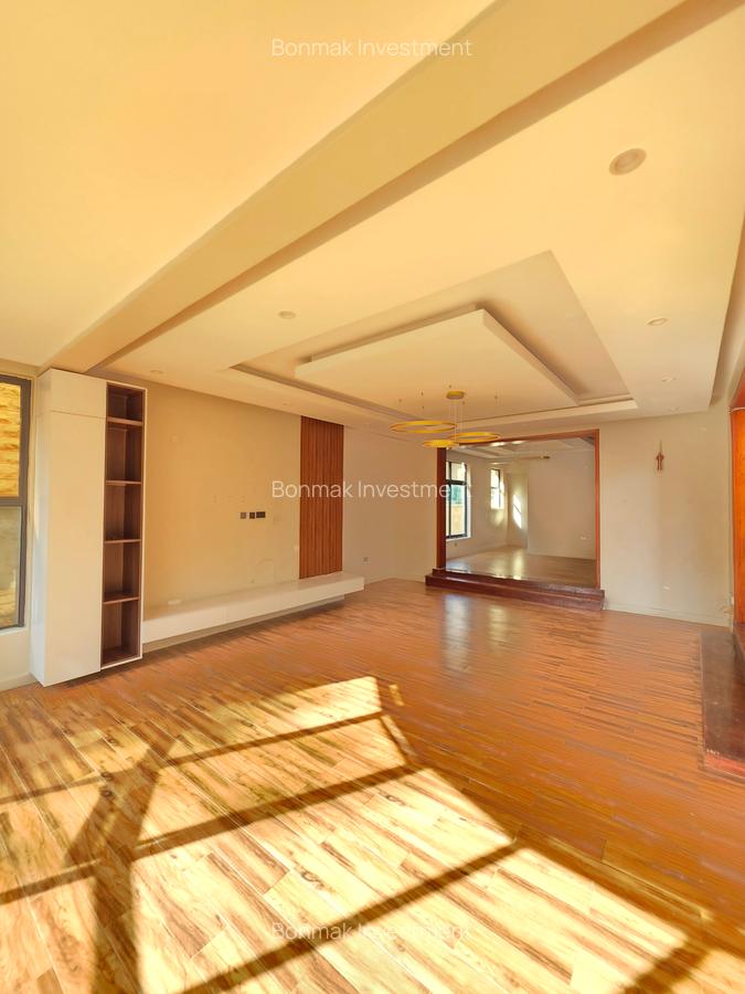 5 Bed Townhouse with En Suite at Lavington Green - 4