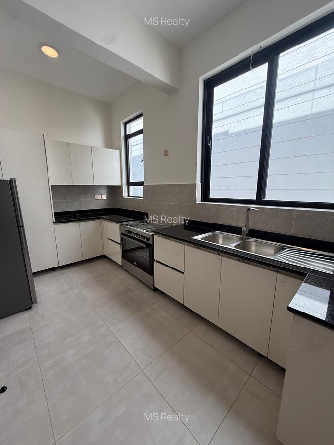 6 Bed Villa with En Suite in Westlands Area - 3
