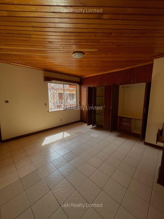 5 Bed Townhouse with En Suite in Lavington - 3