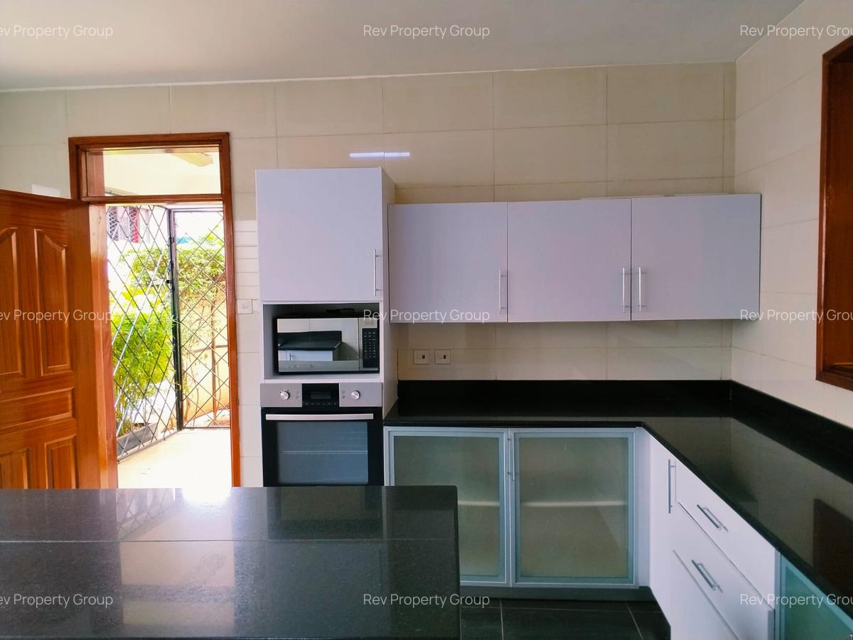 5 Bed Villa with En Suite in Lavington - 4