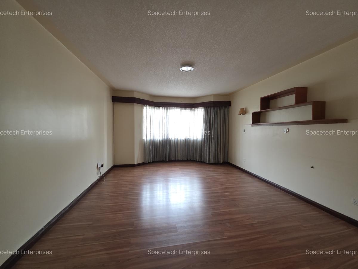 4 Bed Townhouse with En Suite in Westlands Area - 11
