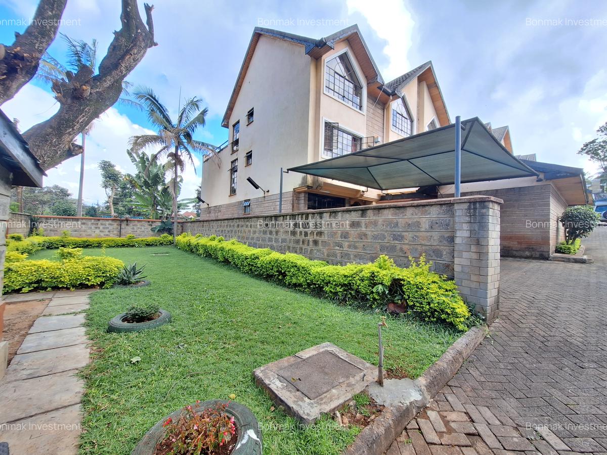 5 Bed Townhouse with En Suite at Lavington Green - 9