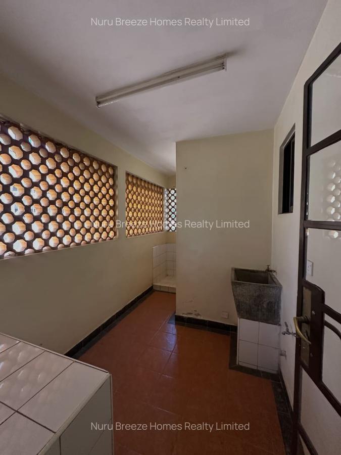 3 Bed Apartment with En Suite in Brookside - 12