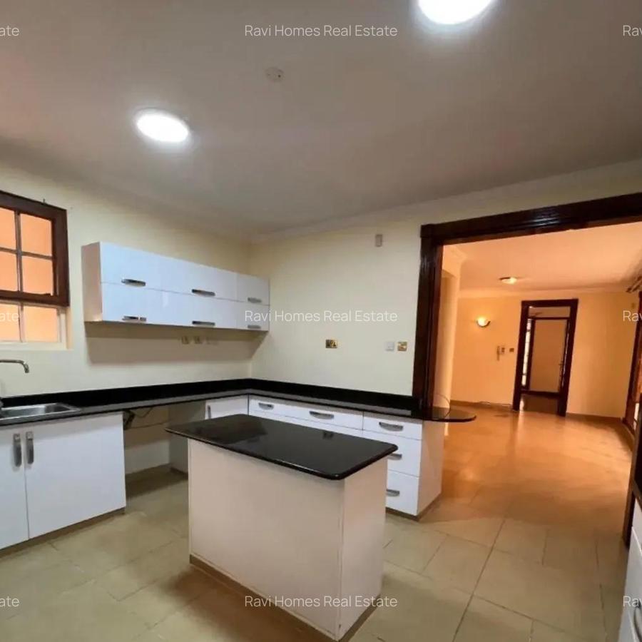 5 Bed Townhouse with En Suite in Kyuna - 3