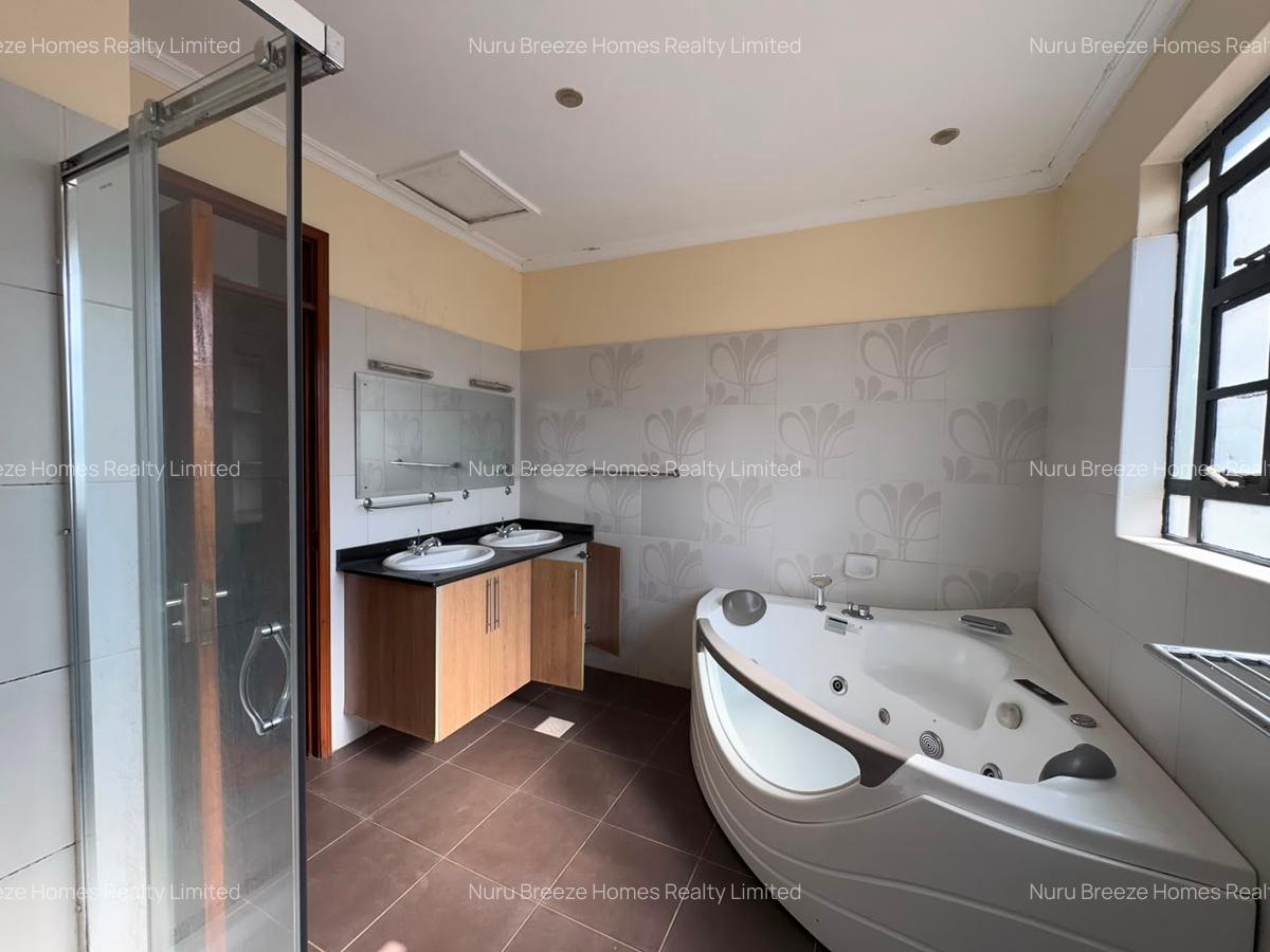 4 Bed Townhouse with En Suite in Lavington - 7