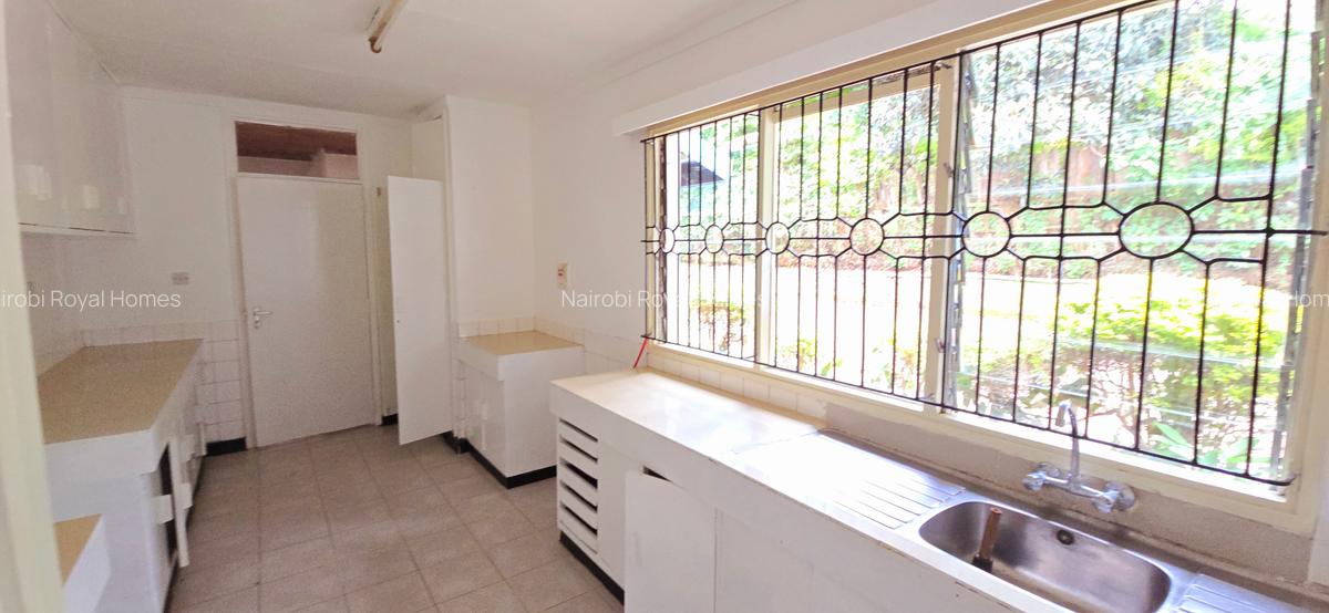 5 Bed Townhouse with En Suite at Lavington Green - 5