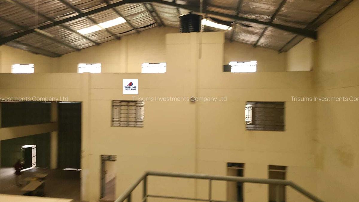 300,000 ft² Warehouse with Fibre Internet in Industrial Area - 9
