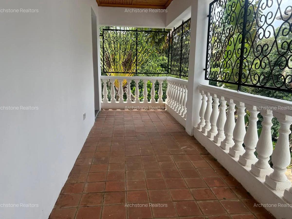 5 Bed House with En Suite in Nyari - 11