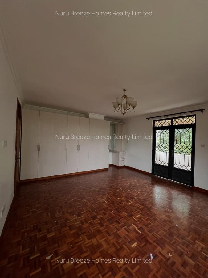 5 Bed House with En Suite in Runda - 16