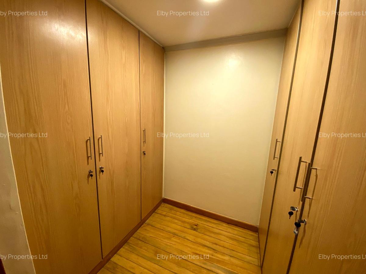 7 Bed House with En Suite in Runda - 10
