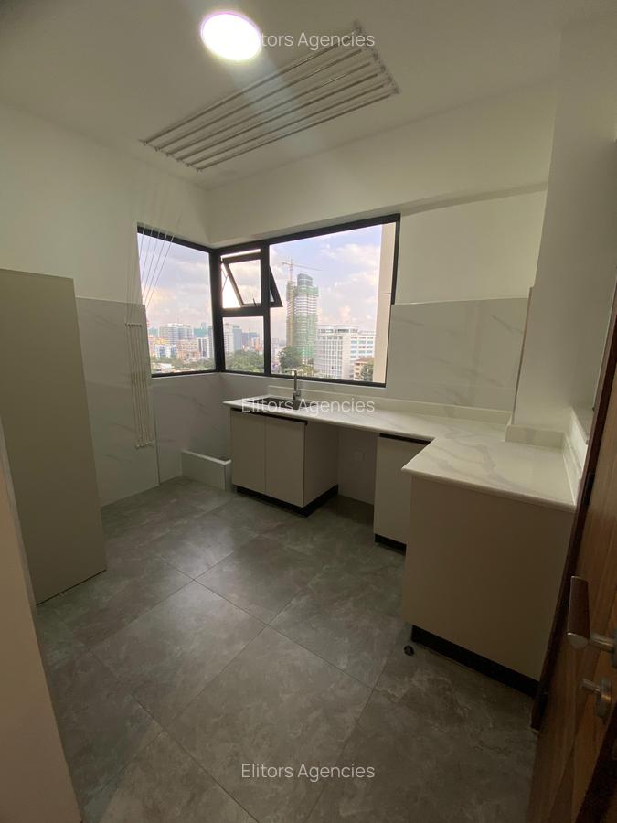 2 Bed Apartment with En Suite at Near Westgate Mall - 10