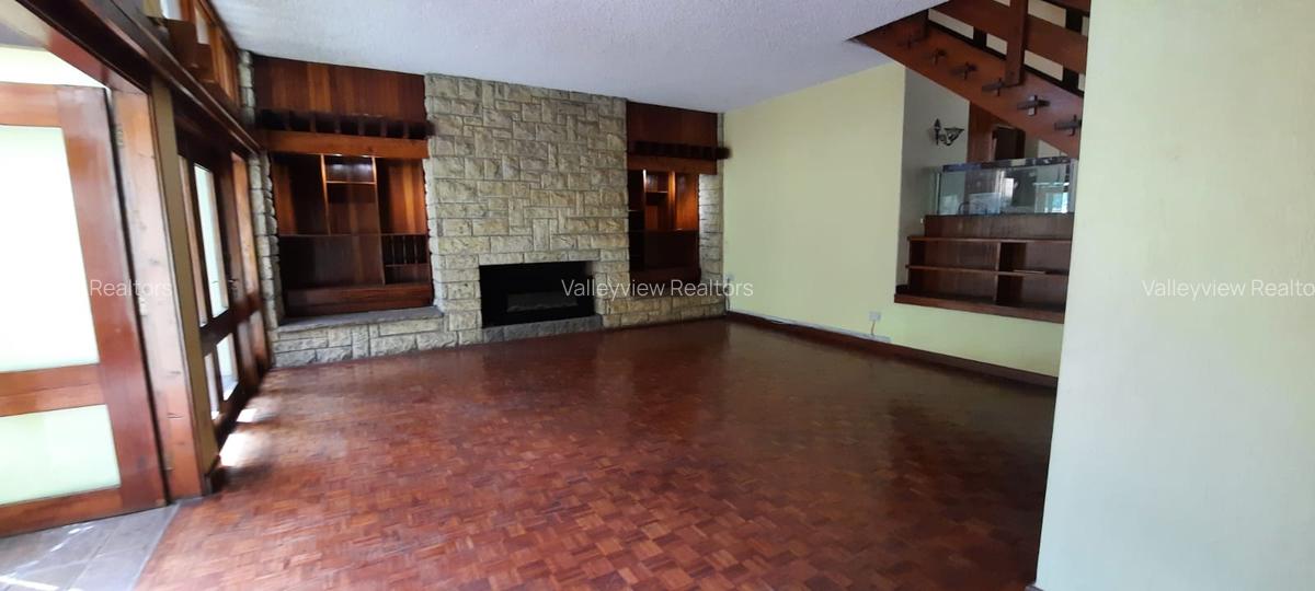 3 Bed House with En Suite at Lavington - 2