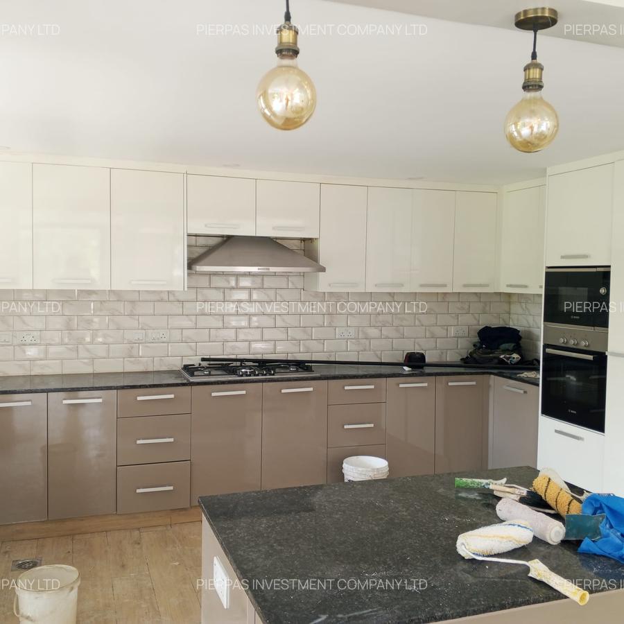 3 Bed Apartment with En Suite in Lavington - 14
