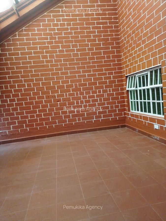 4 Bed House with En Suite at Karen C - 7