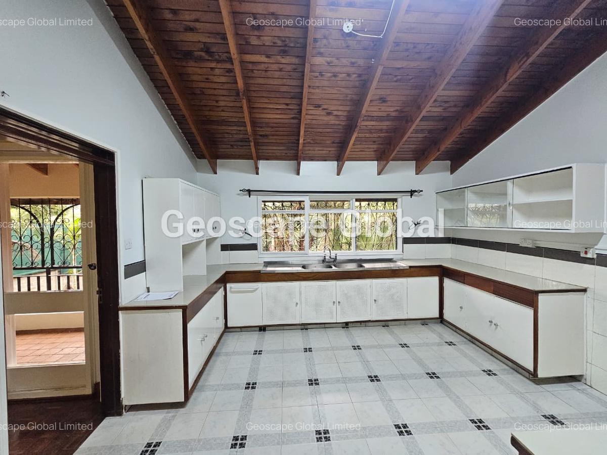 4 Bed House with En Suite in Runda - 3