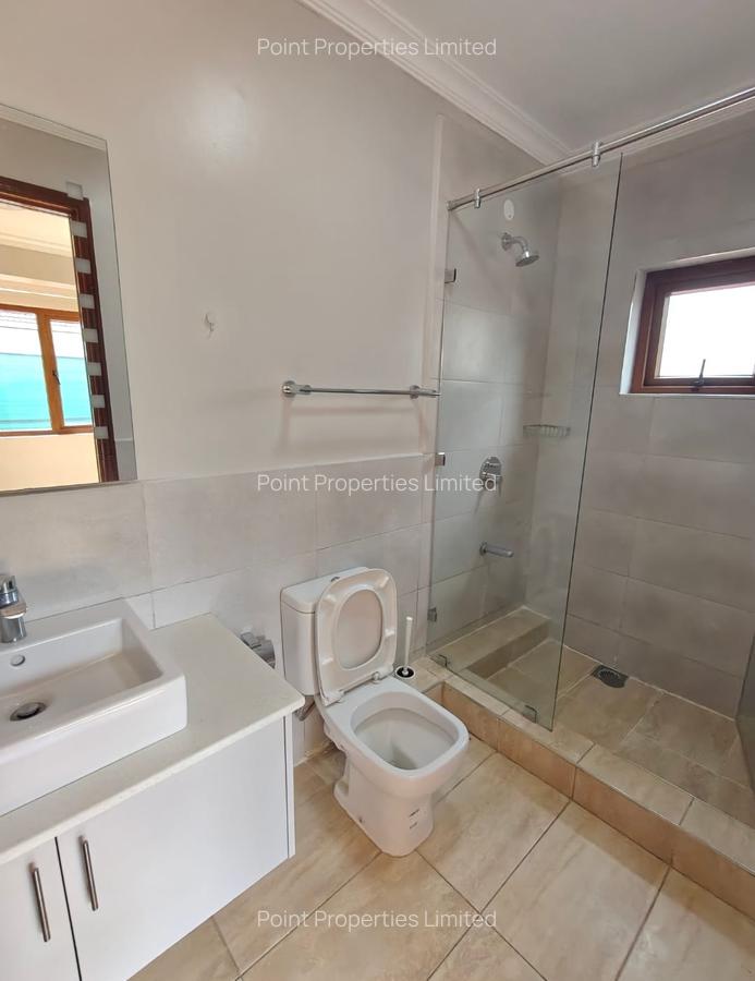 5 Bed Townhouse with En Suite in Karen - 11