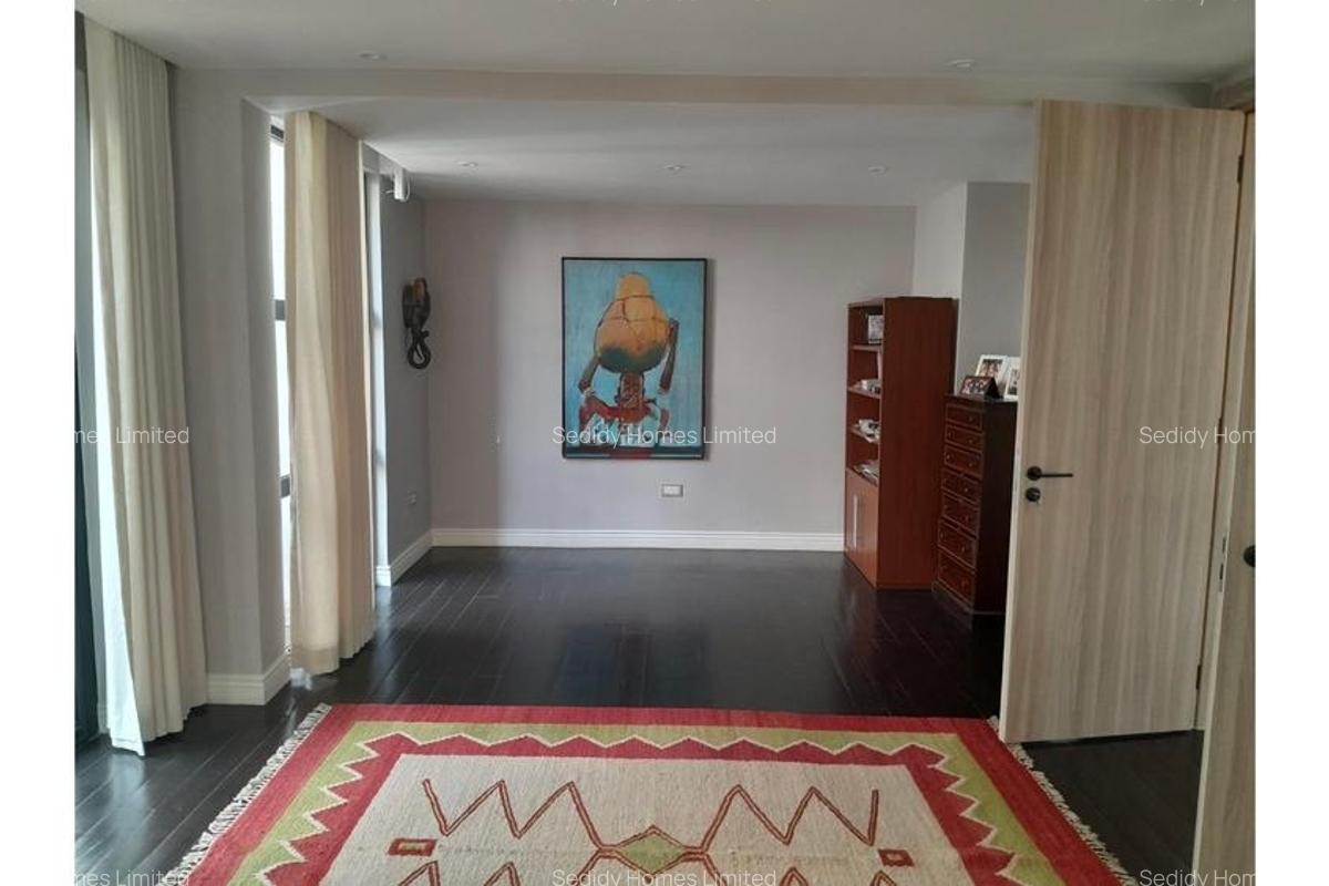 5 Bed Villa with En Suite in Runda - 18