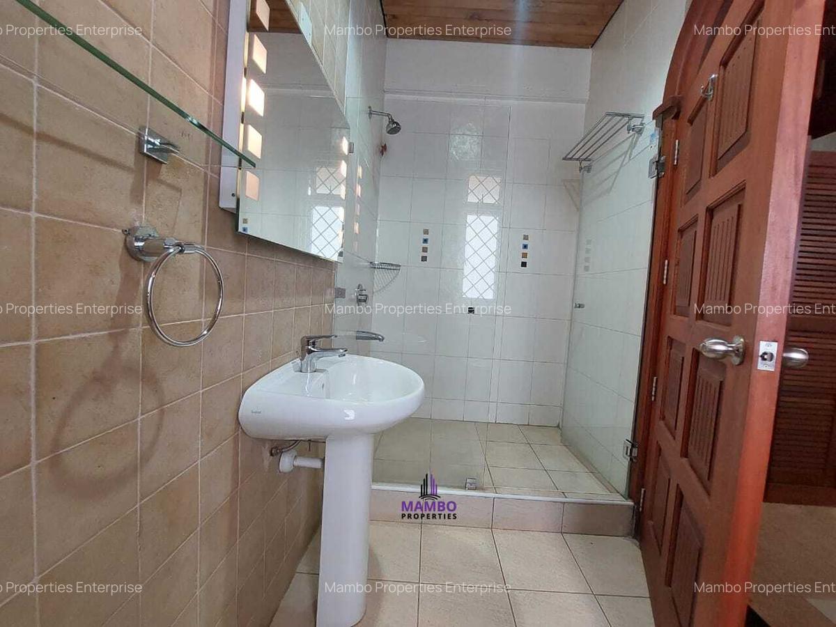 5 Bed Villa with En Suite at Lone Tree - 9