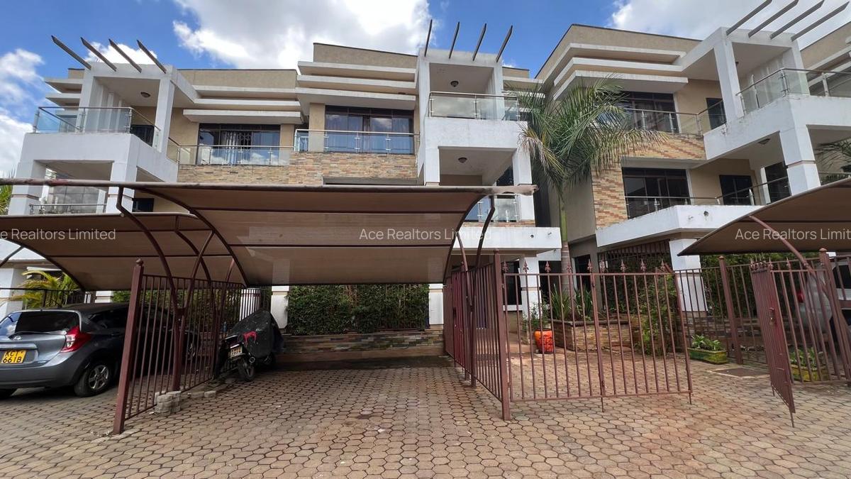 5 Bed Townhouse with En Suite at Lavington - 1