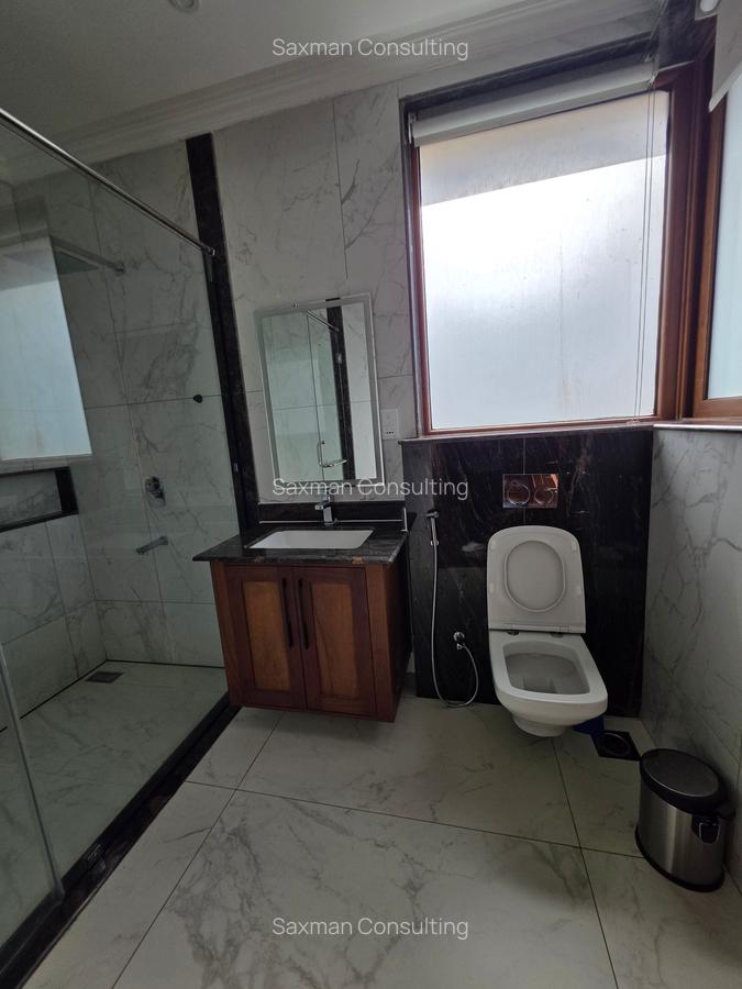 5 Bed Villa with En Suite in Lavington - 6
