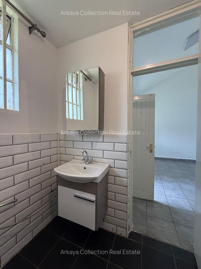 5 Bed House with En Suite in Nyari - 10