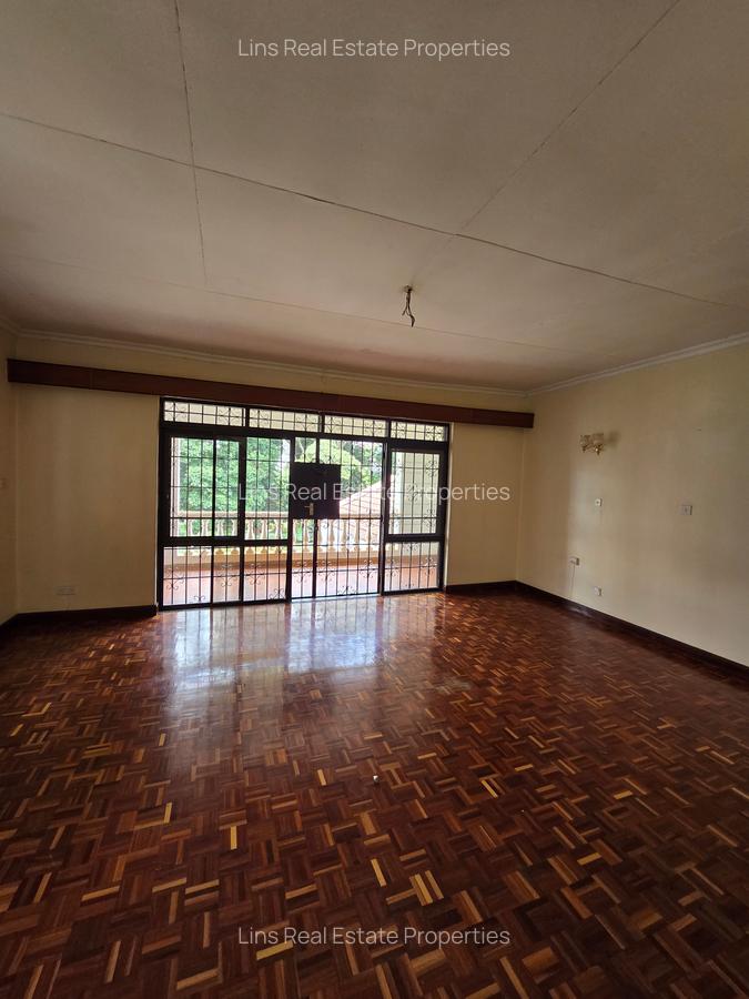 5 Bed House with En Suite in Runda - 11