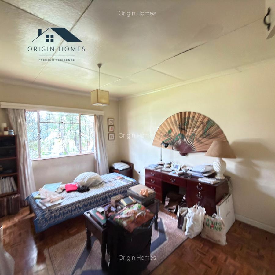 4 Bed House with En Suite at Lavington - 11
