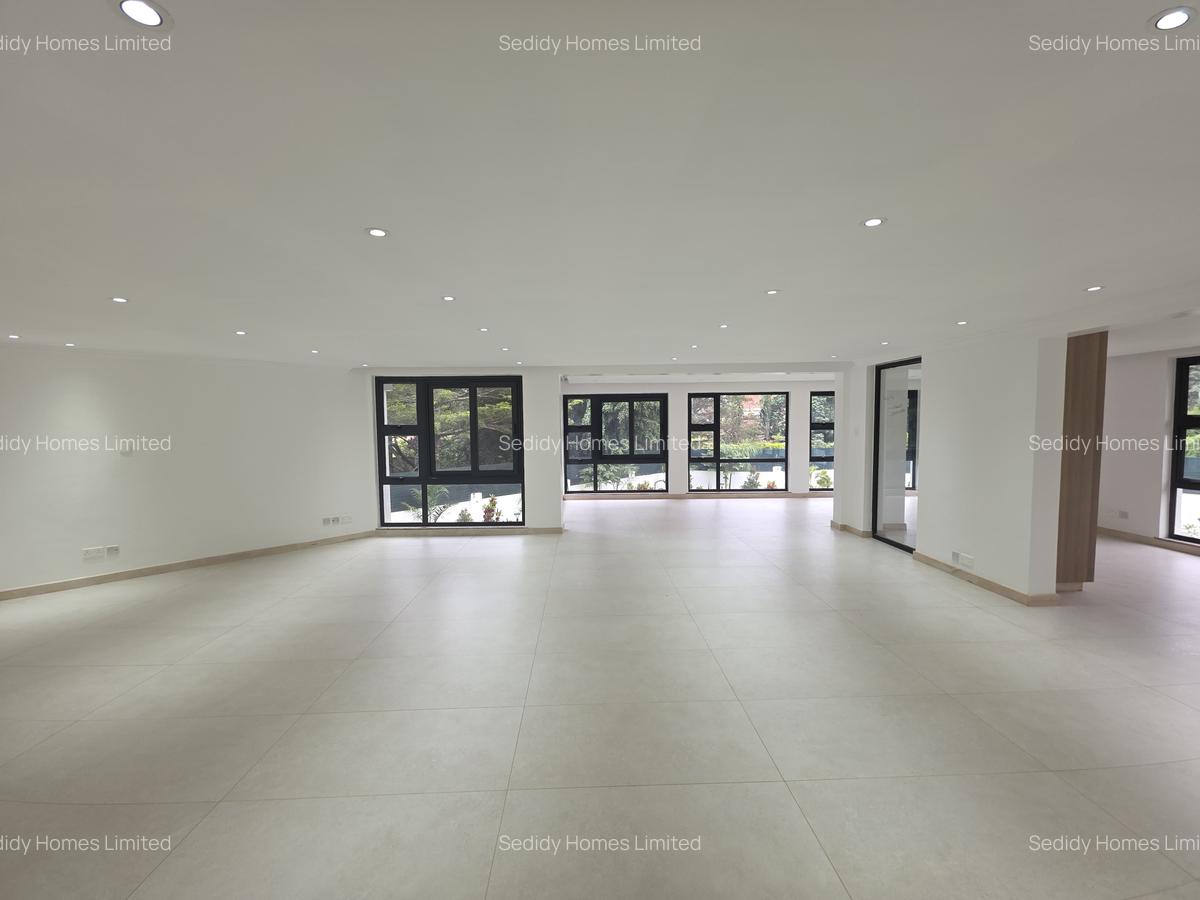 6 Bed Villa with En Suite in Runda - 16