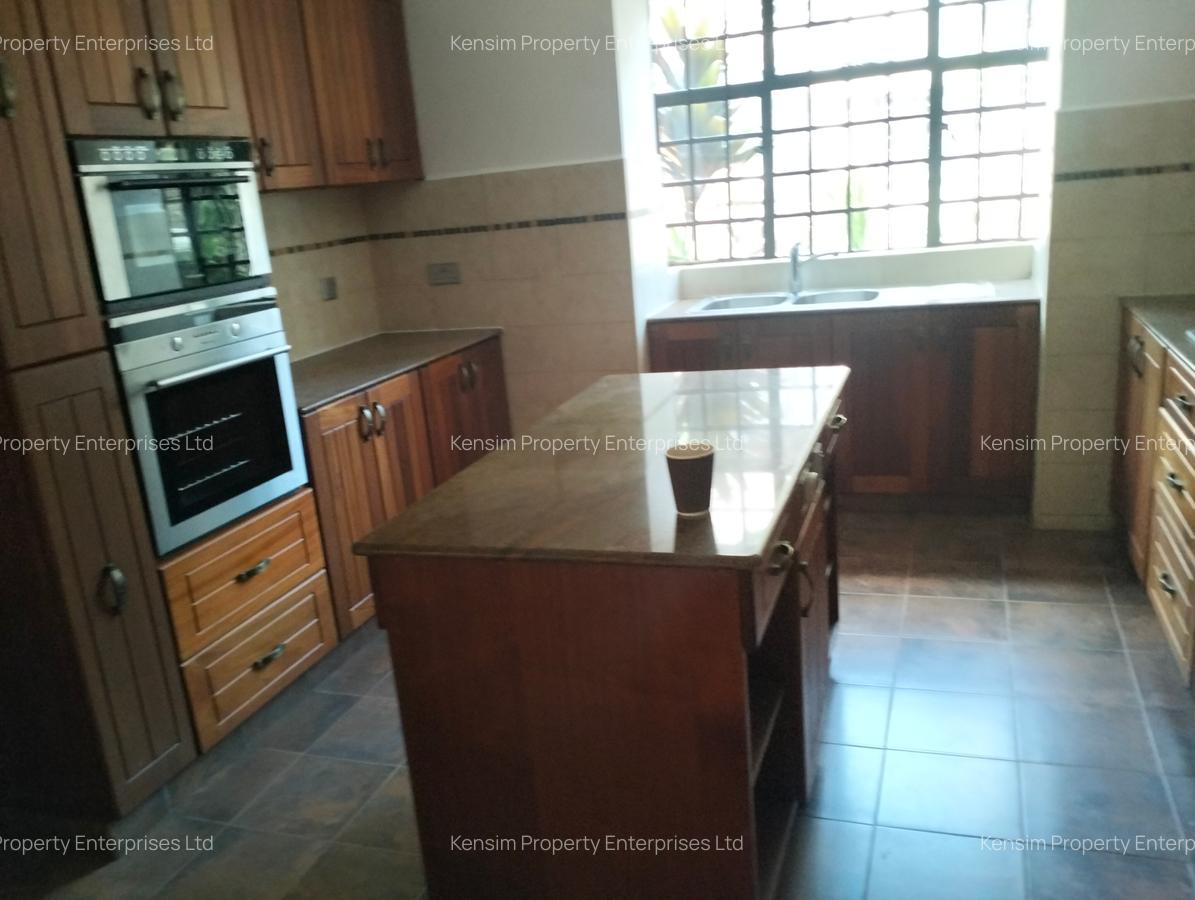 4 Bed Townhouse with En Suite in Spring Valley - 3