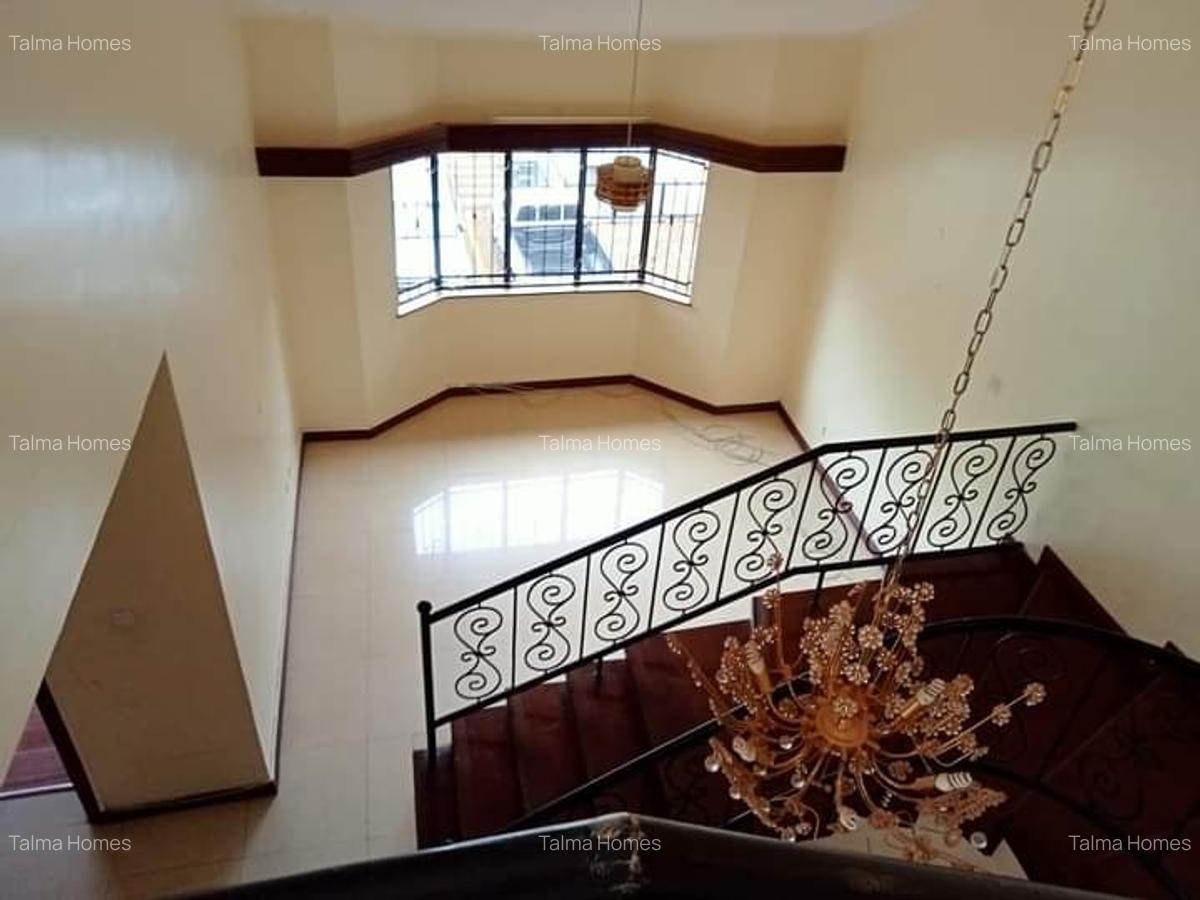 4 Bed Apartment with En Suite at Brookside Area - 8