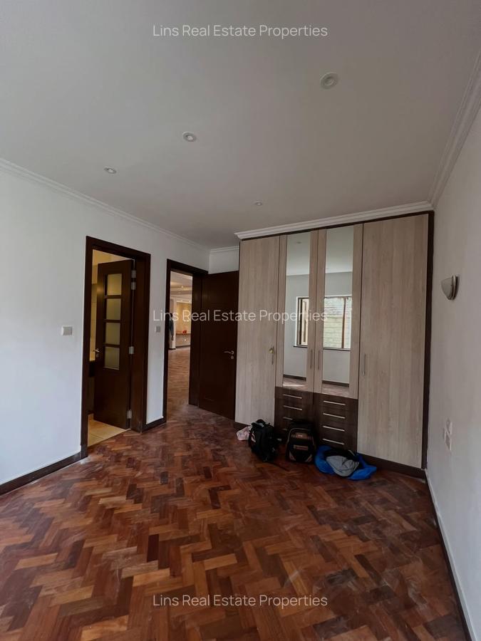 5 Bed Townhouse with En Suite in Lavington - 11