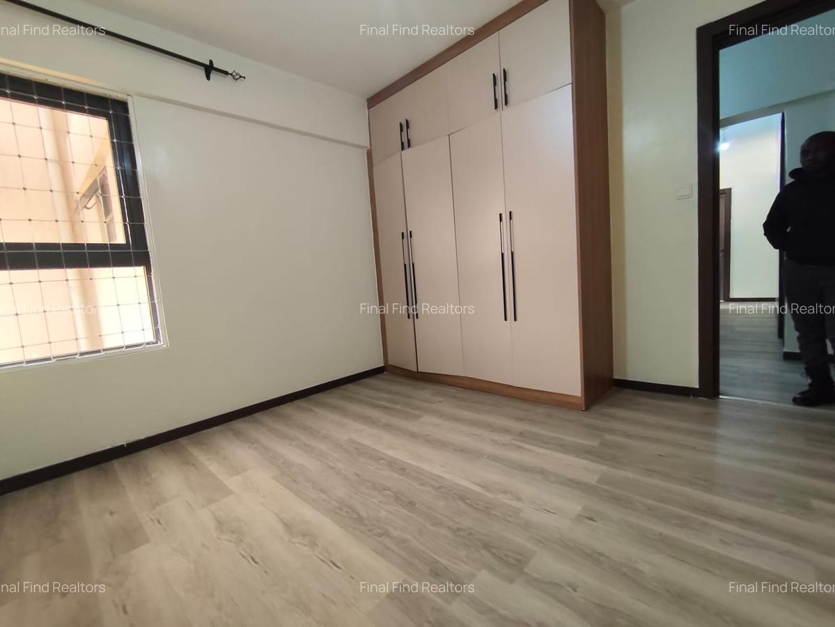 4 Bed Apartment with En Suite in Parklands - 6