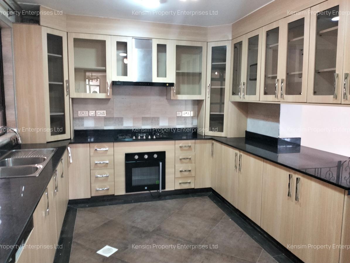 5 Bed Townhouse with En Suite in Lavington - 12