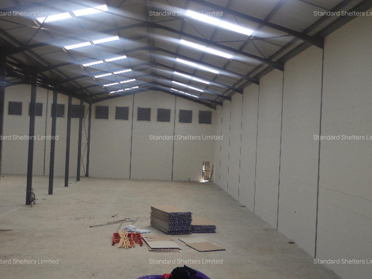 6,556 ft² Warehouse with Backup Generator in Industrial Area - 13
