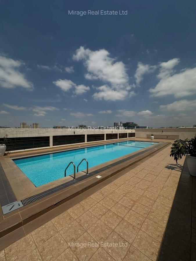 1 Bed Apartment with Swimming Pool in Dennis Pritt - 2