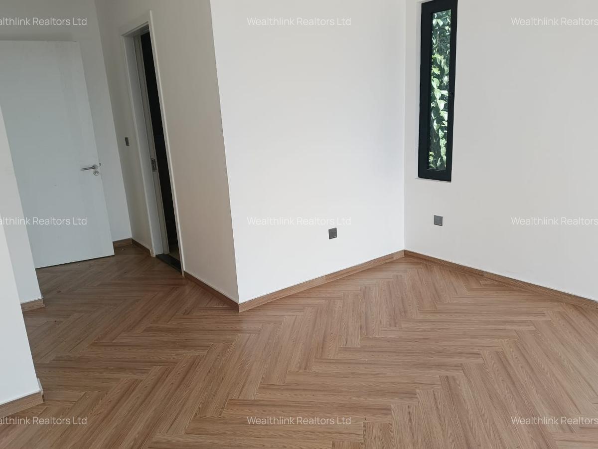 4 Bed Townhouse with En Suite at Paradise Lost - 11