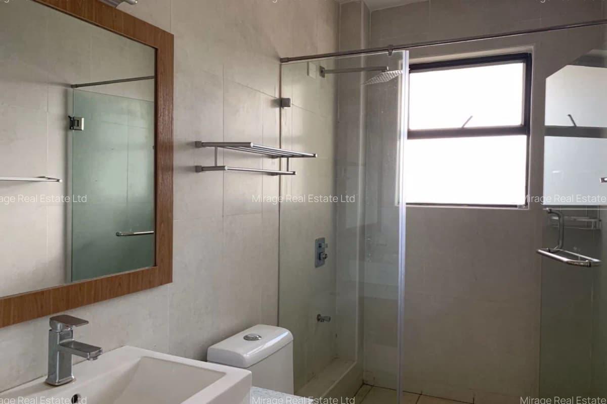 4 Bed Apartment with En Suite in Brookside - 12