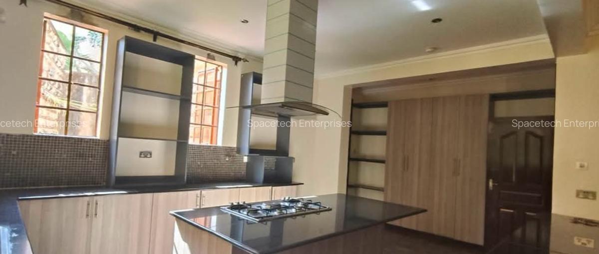 4 Bed Townhouse with En Suite in Rosslyn - 4