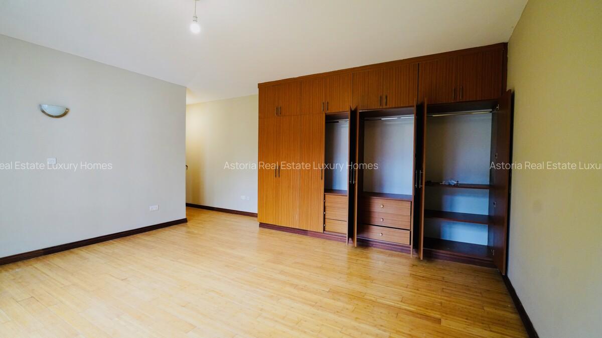 3 Bed Apartment with En Suite at 2026-536 3 Bed - 16