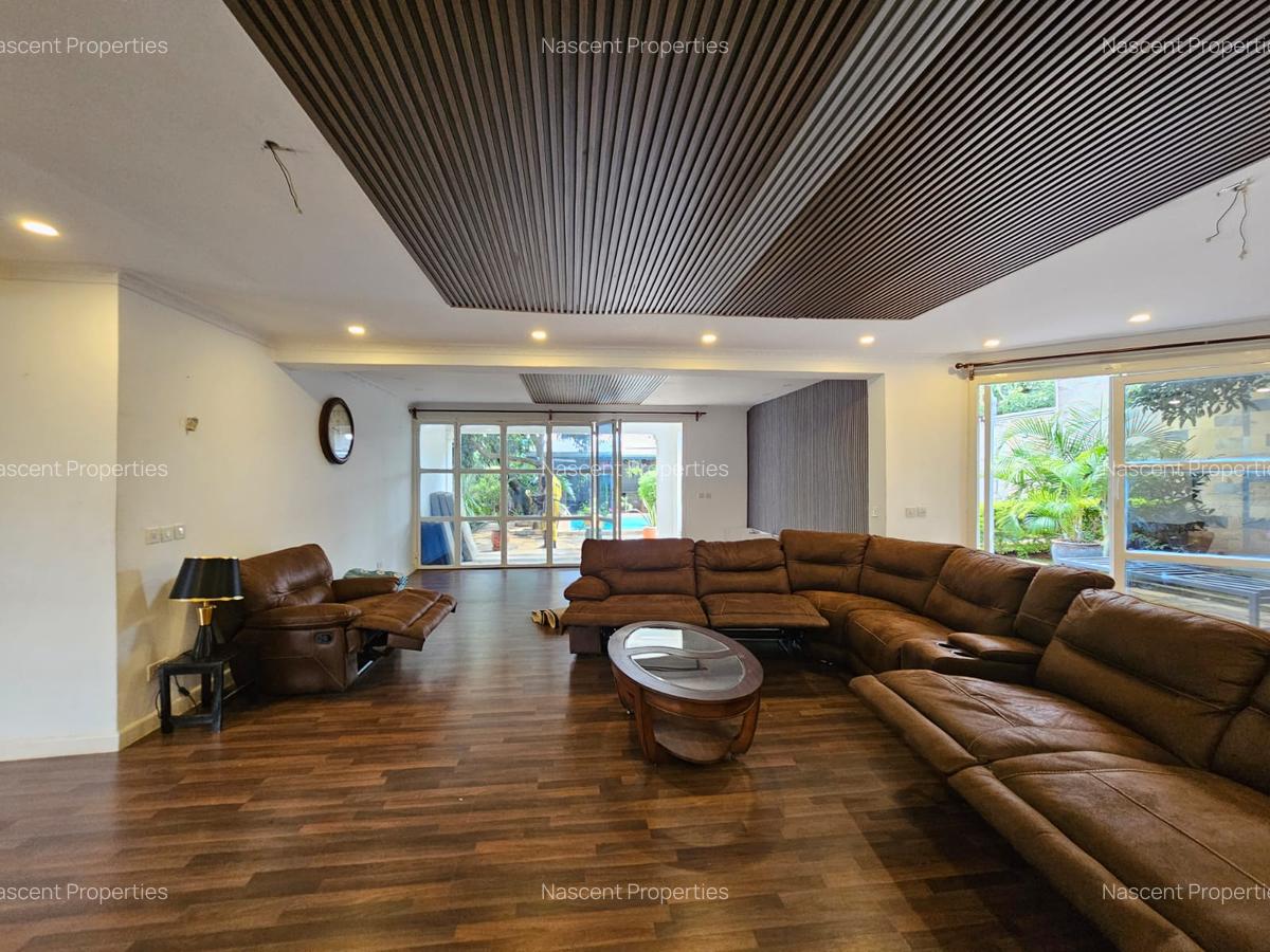 6 Bed House with En Suite in Runda - 12