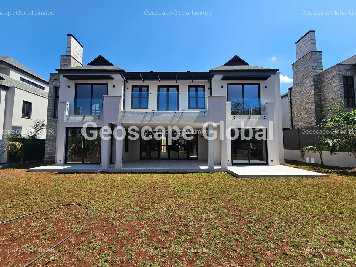 5 Bed House with En Suite in Runda - 1
