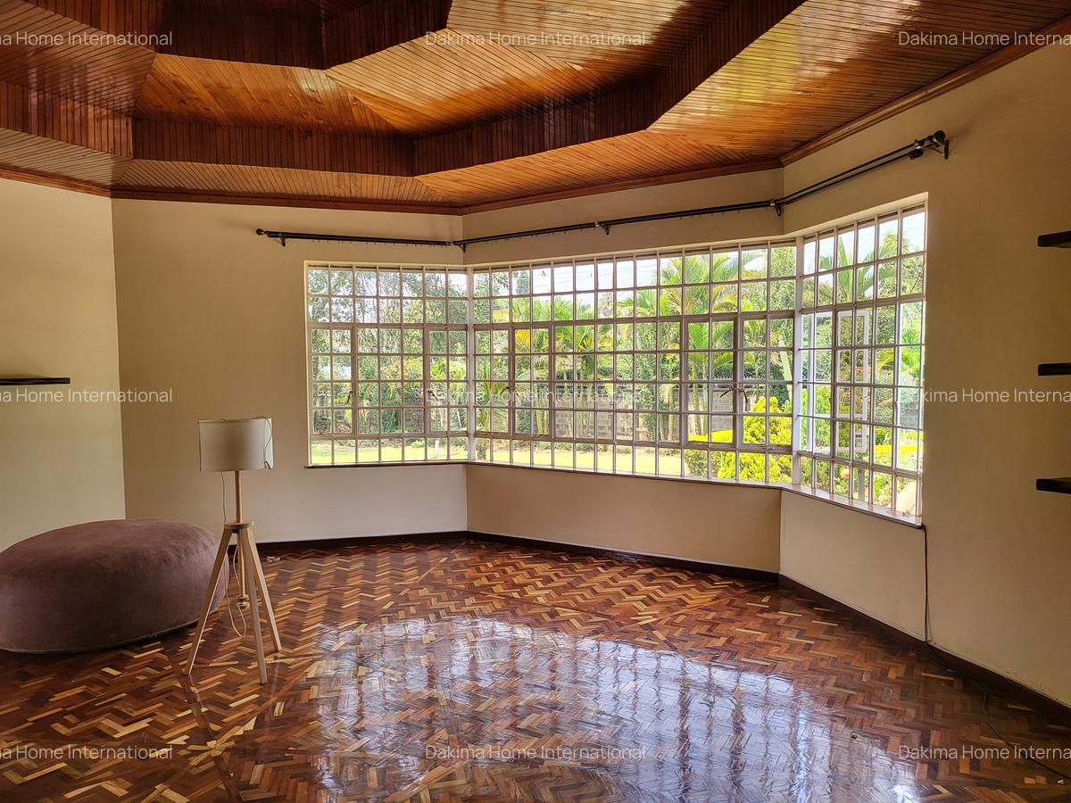 5 Bed House with En Suite in Runda - 2