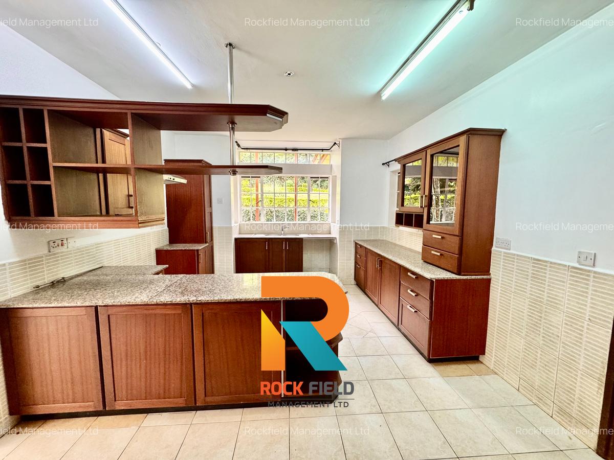 5 Bed Townhouse with En Suite in Rosslyn - 6