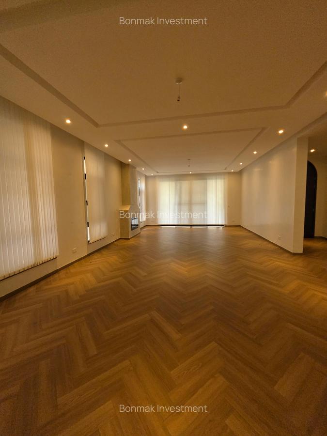 5 Bed Townhouse with En Suite at Lavington Green - 6