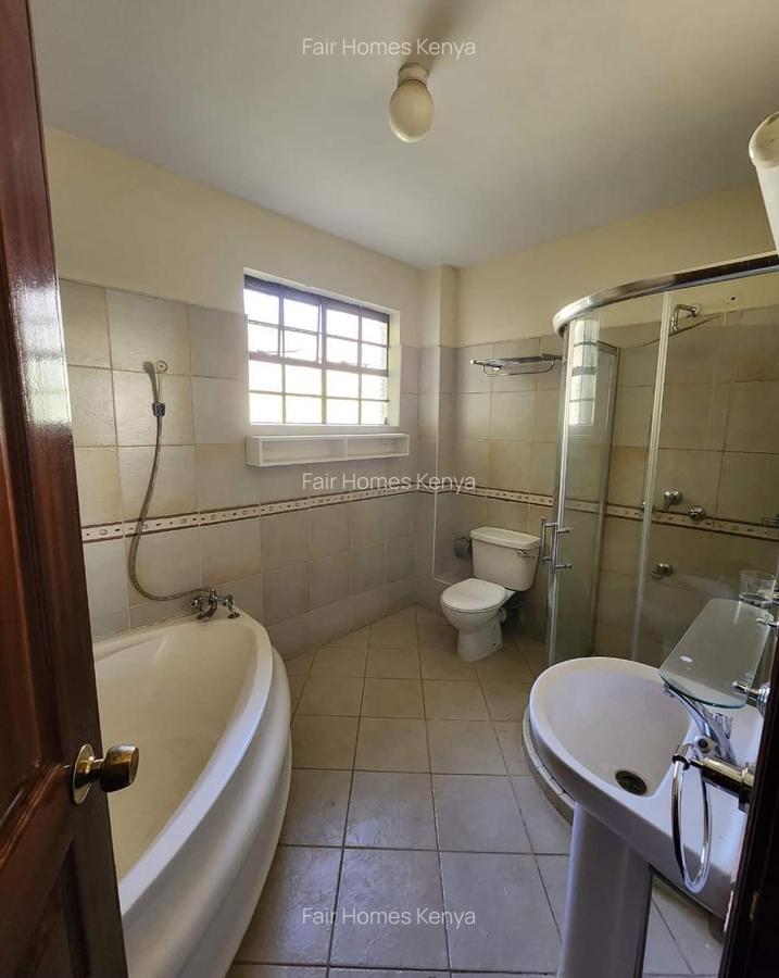 5 Bed Townhouse with En Suite at Hatheru Road - 3