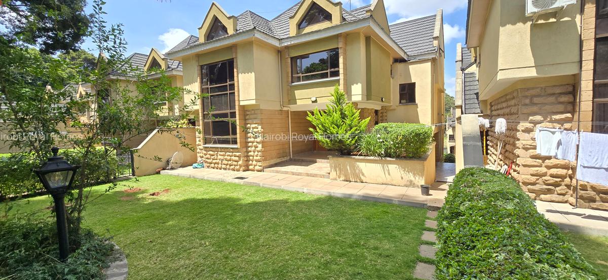 5 Bed Townhouse with En Suite at Lavington Road - 1