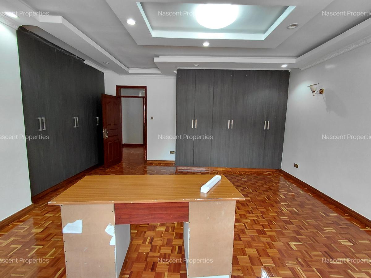 5 Bed House with En Suite in Runda - 7