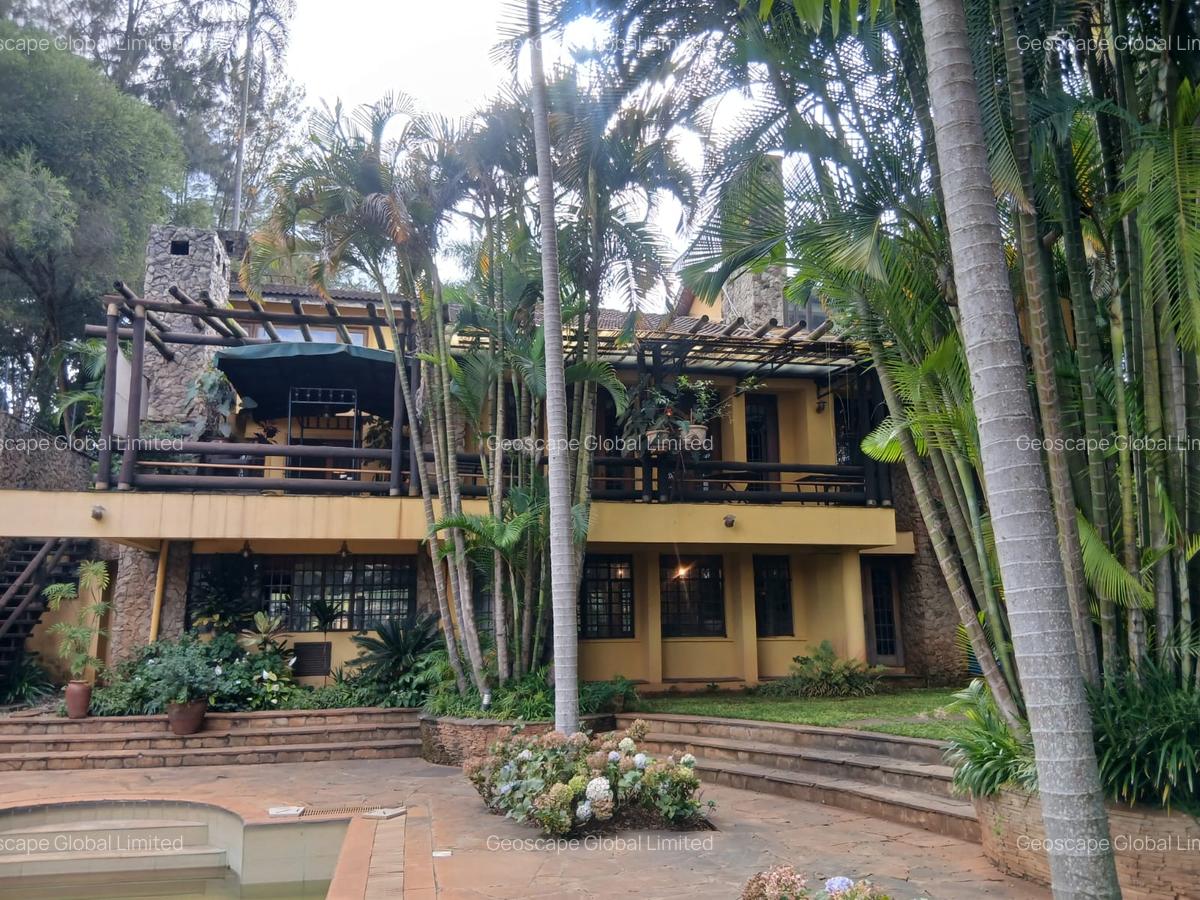 5 Bed House with En Suite in Runda - 1