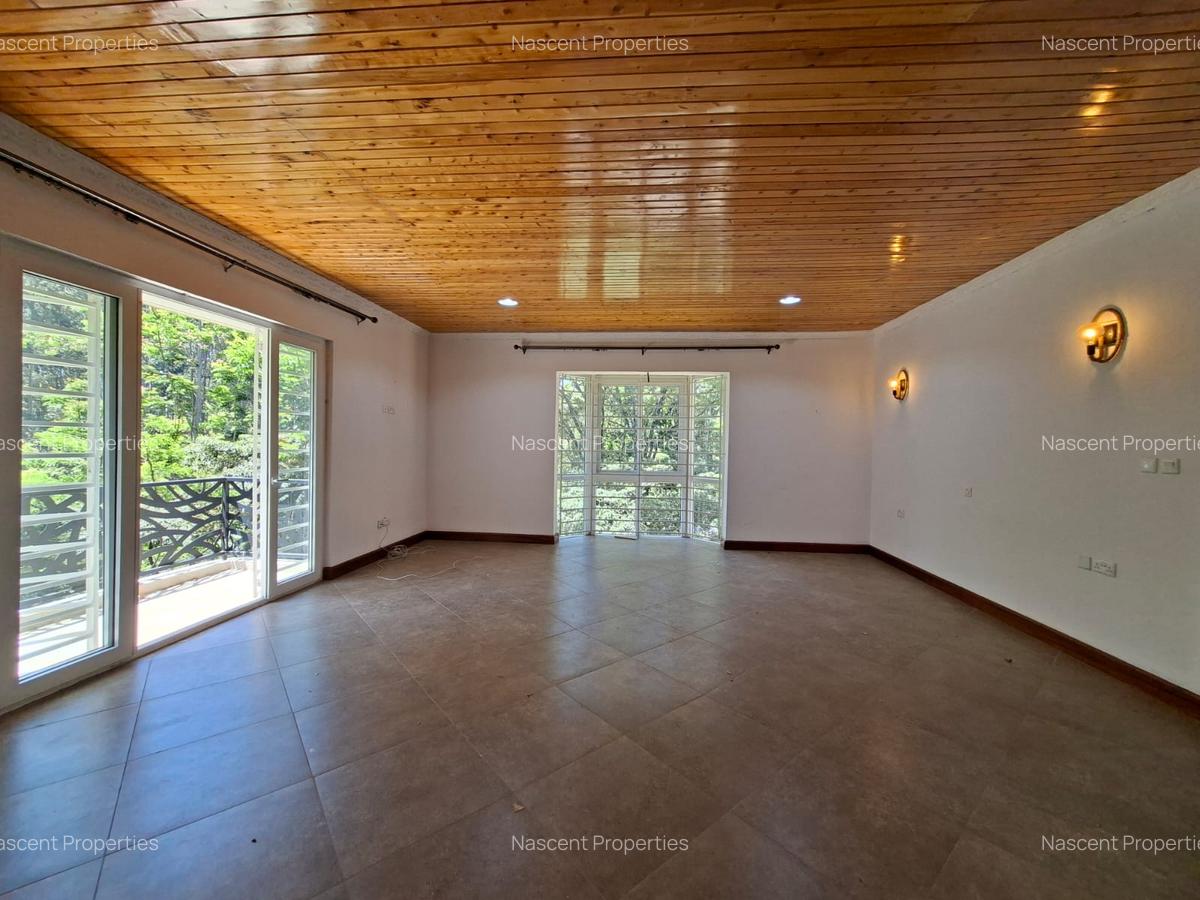 5 Bed House with En Suite in Rosslyn - 5